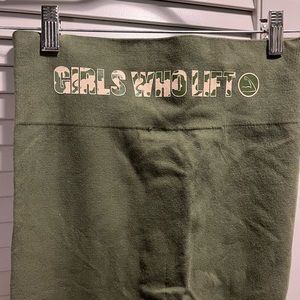 Girls Who Lift Exercise Leggings - Size L/XL - Green with Camp letters